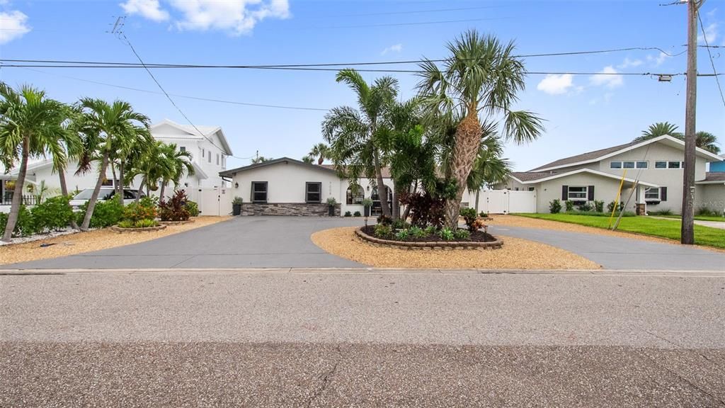 For Sale: $1,650,000 (4 beds, 2 baths, 2120 Square Feet)