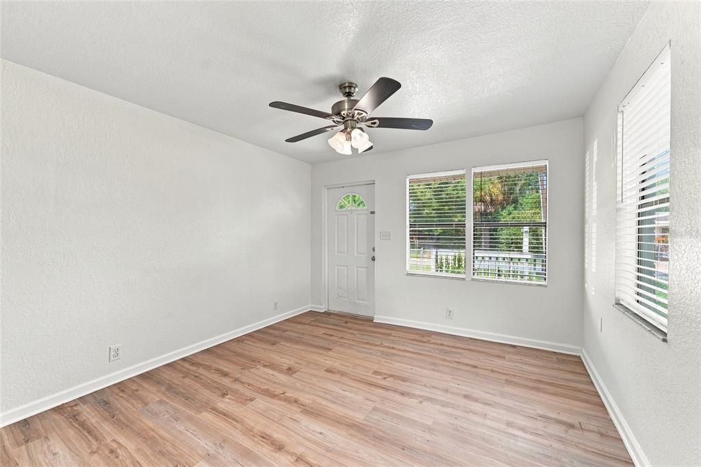 For Sale: $179,000 (2 beds, 1 baths, 576 Square Feet)
