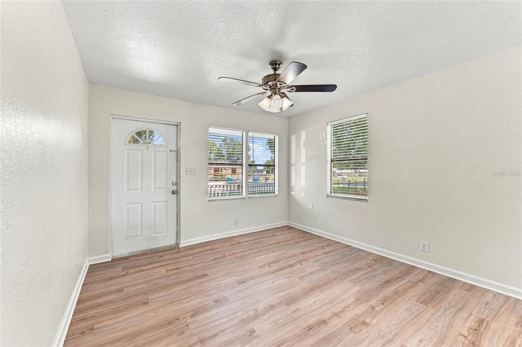 For Sale: $179,000 (2 beds, 1 baths, 576 Square Feet)