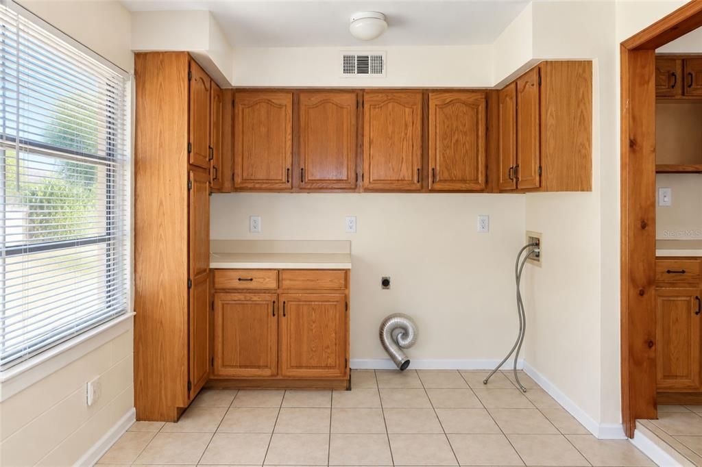 For Rent: $1,795 (2 beds, 1 baths, 772 Square Feet)