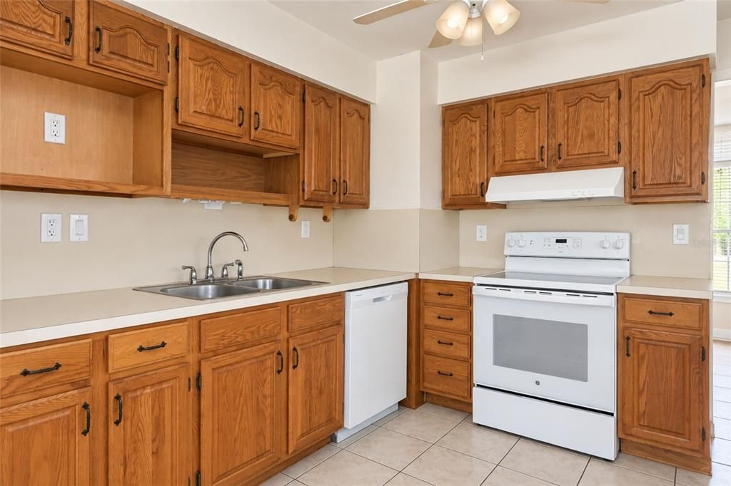 For Rent: $1,795 (2 beds, 1 baths, 772 Square Feet)
