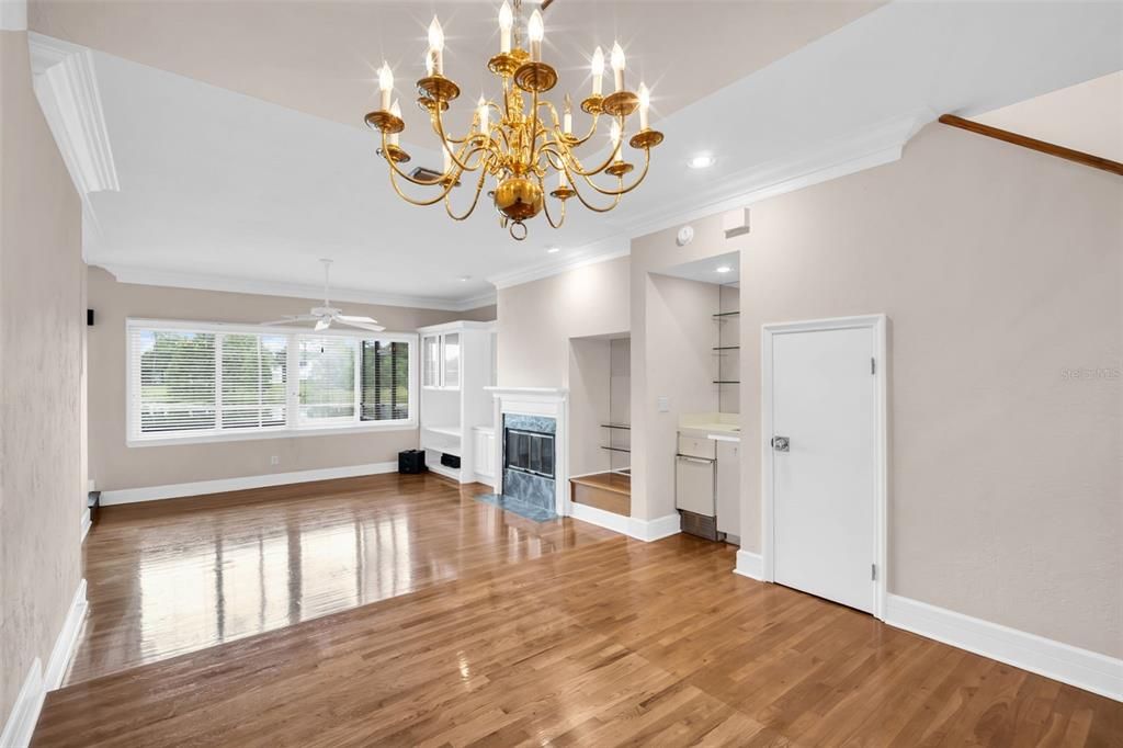 For Sale: $350,000 (3 beds, 3 baths, 2445 Square Feet)