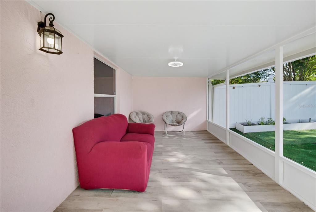 For Sale: $315,000 (2 beds, 2 baths, 981 Square Feet)