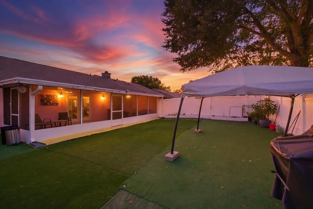 For Sale: $315,000 (2 beds, 2 baths, 981 Square Feet)