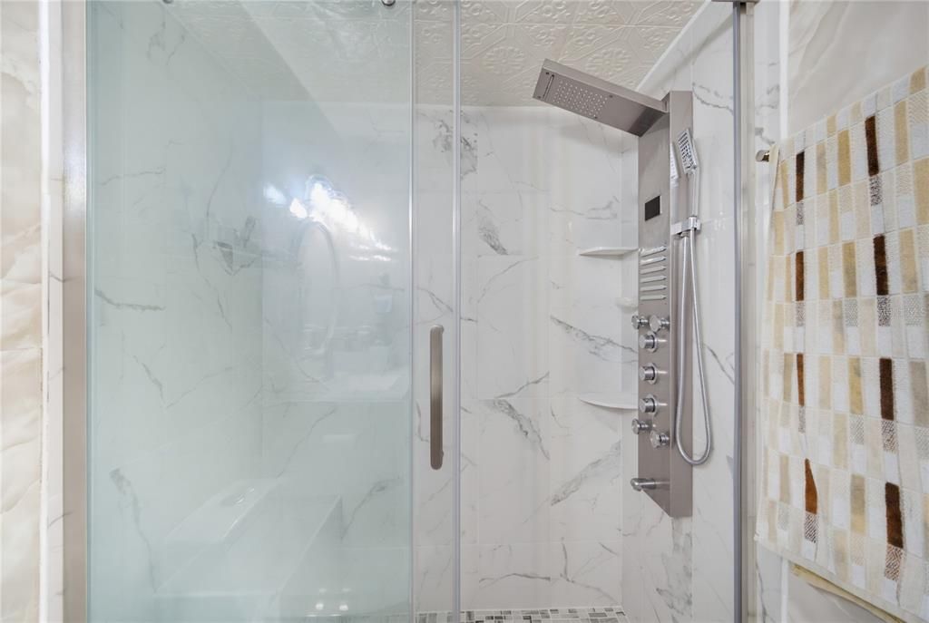 For Sale: $315,000 (2 beds, 2 baths, 981 Square Feet)