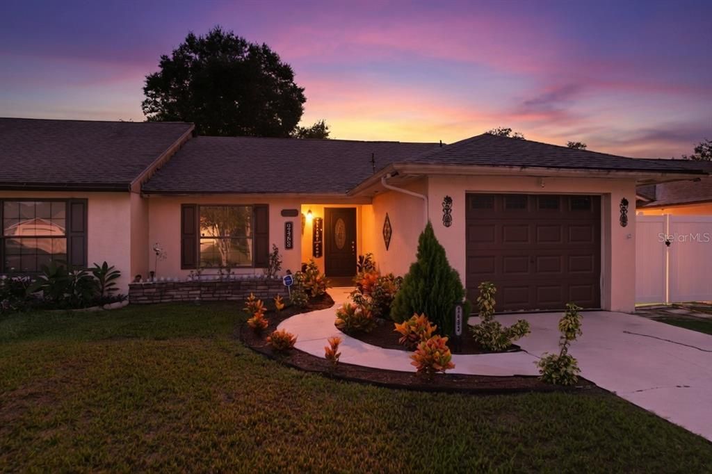 For Sale: $315,000 (2 beds, 2 baths, 981 Square Feet)