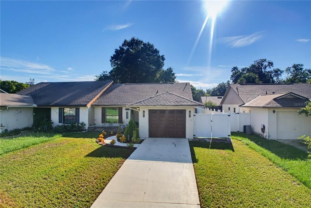 For Sale: $315,000 (2 beds, 2 baths, 981 Square Feet)