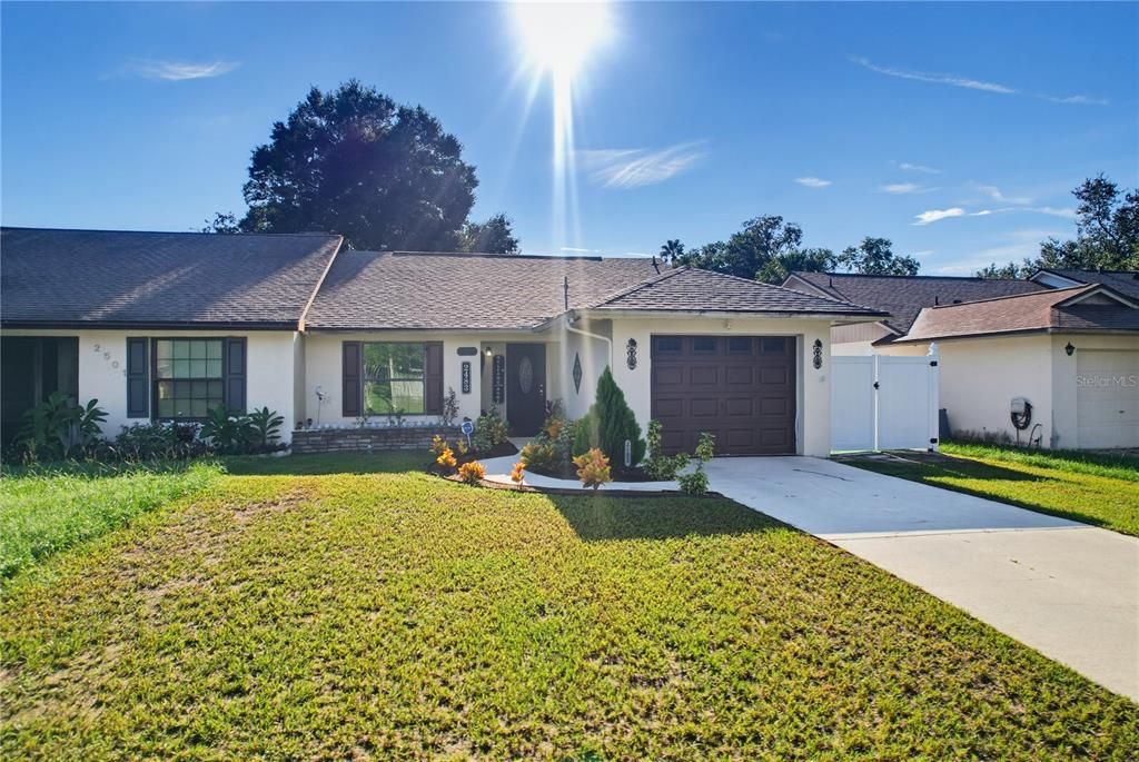 For Sale: $315,000 (2 beds, 2 baths, 981 Square Feet)