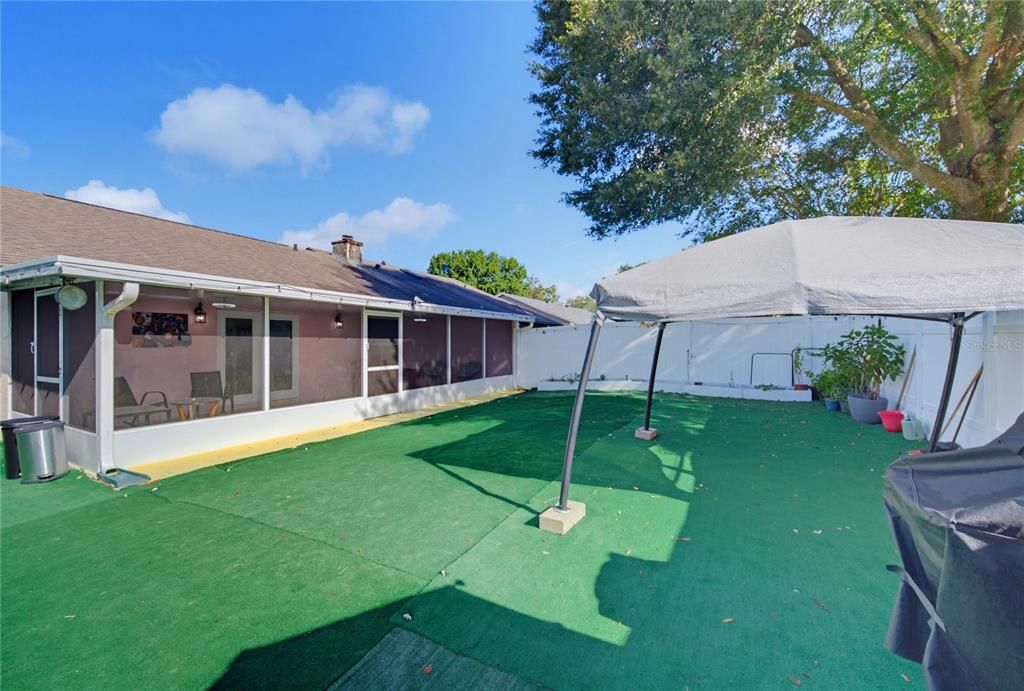 For Sale: $315,000 (2 beds, 2 baths, 981 Square Feet)