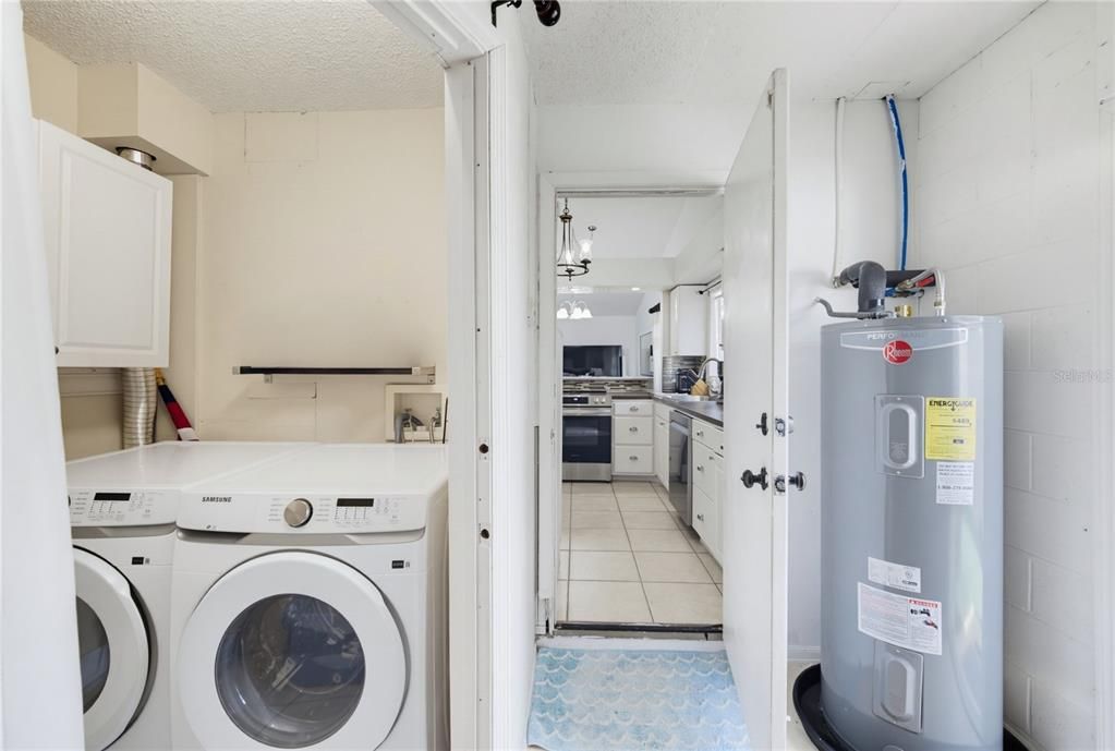 For Sale: $315,000 (2 beds, 2 baths, 981 Square Feet)