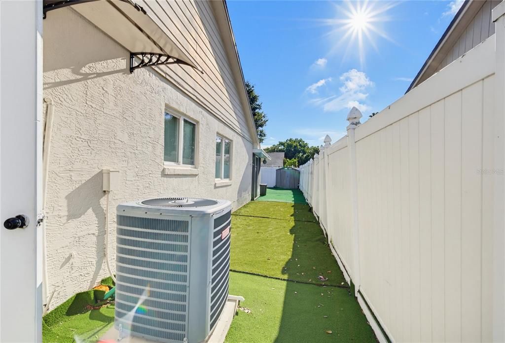 For Sale: $315,000 (2 beds, 2 baths, 981 Square Feet)
