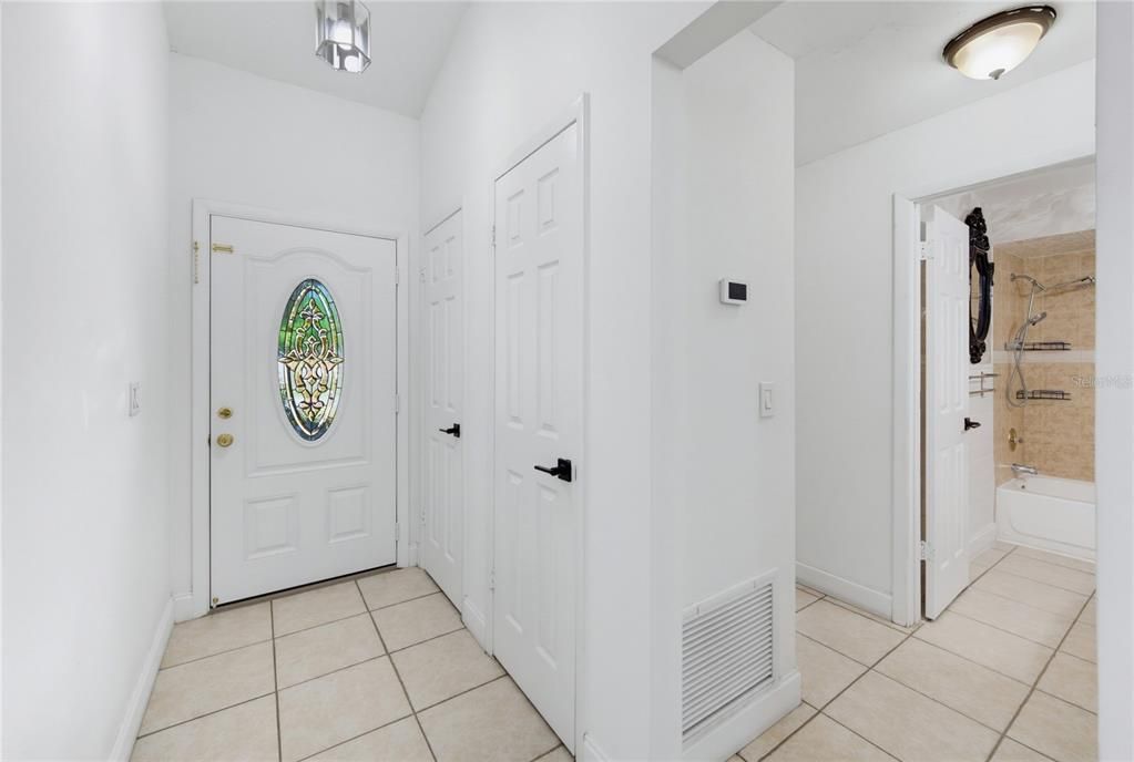 For Sale: $315,000 (2 beds, 2 baths, 981 Square Feet)
