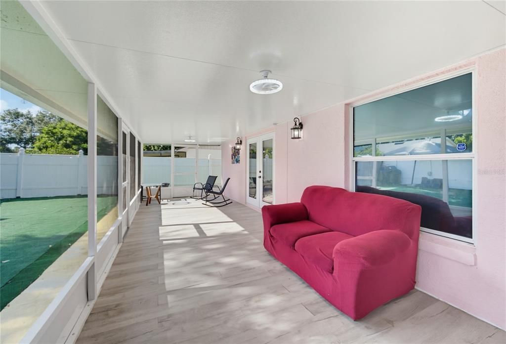 For Sale: $315,000 (2 beds, 2 baths, 981 Square Feet)