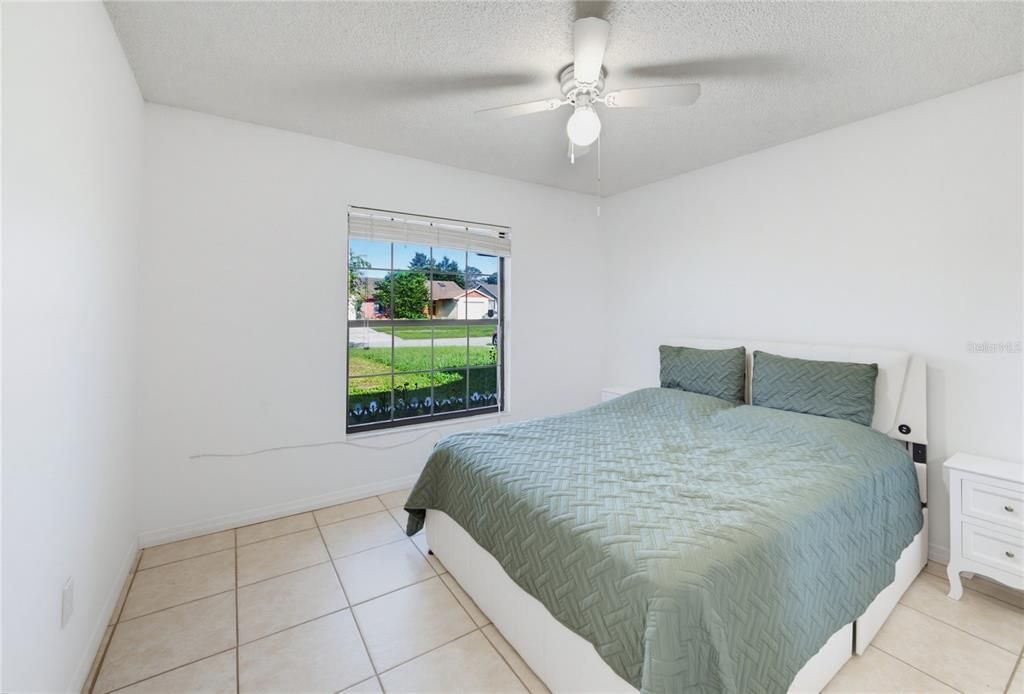 For Sale: $315,000 (2 beds, 2 baths, 981 Square Feet)