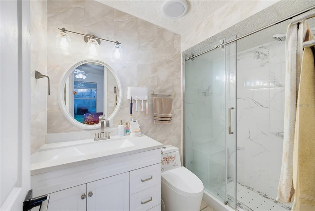 For Sale: $315,000 (2 beds, 2 baths, 981 Square Feet)
