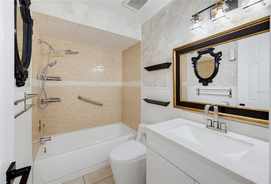 For Sale: $315,000 (2 beds, 2 baths, 981 Square Feet)