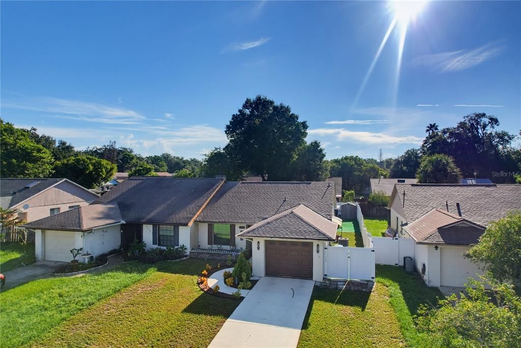 For Sale: $315,000 (2 beds, 2 baths, 981 Square Feet)
