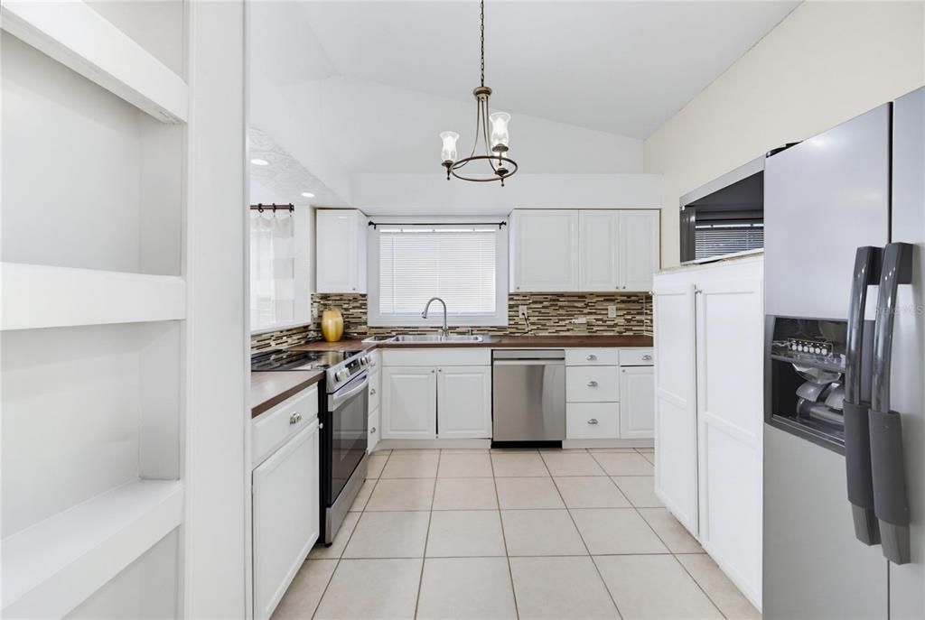 For Sale: $315,000 (2 beds, 2 baths, 981 Square Feet)
