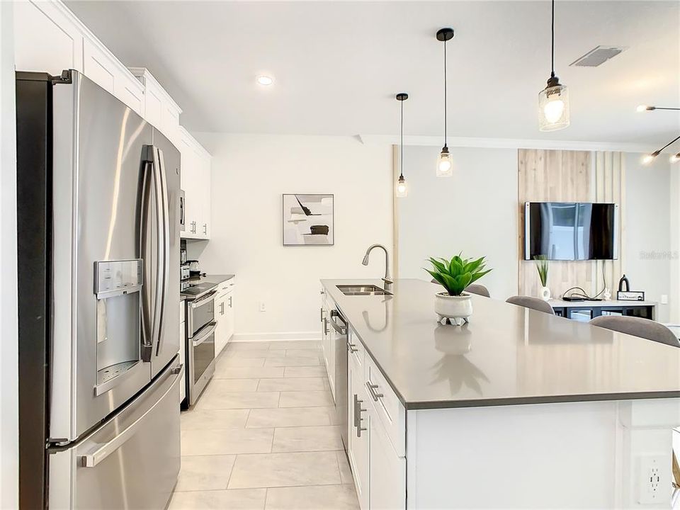 En Venta: $574,000 (4 camas, 3 baños, 1902 Pies cuadrados)