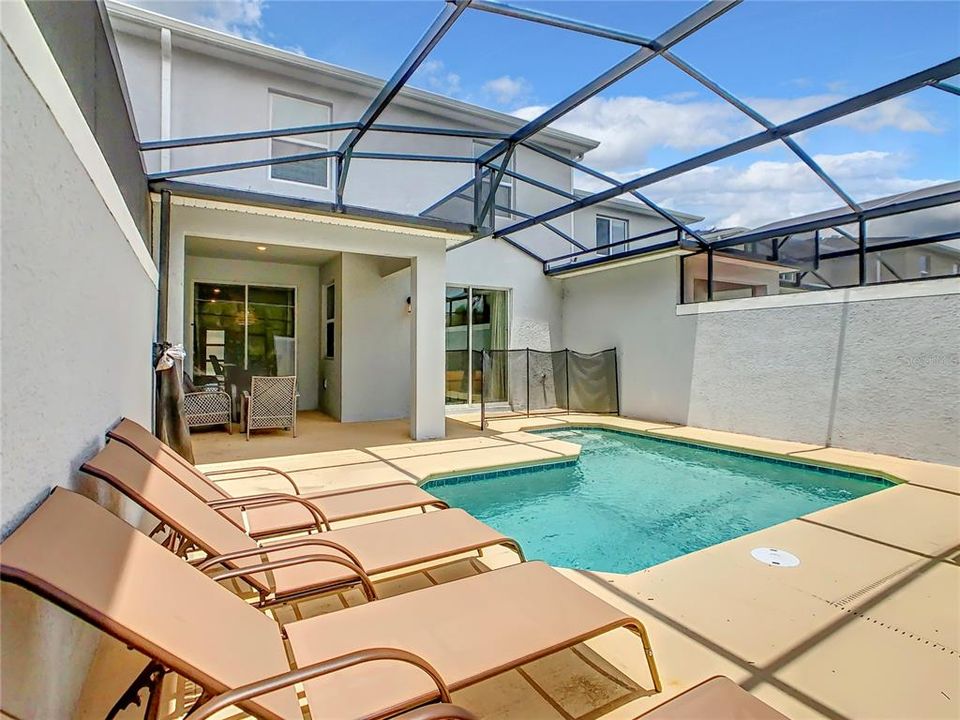 En Venta: $574,000 (4 camas, 3 baños, 1902 Pies cuadrados)