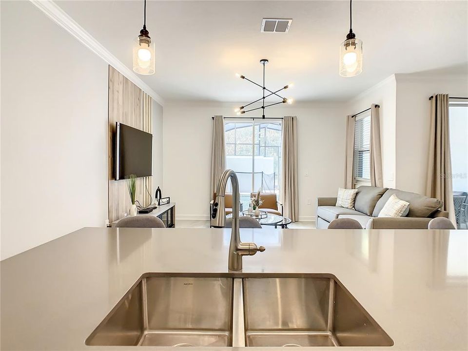 En Venta: $574,000 (4 camas, 3 baños, 1902 Pies cuadrados)