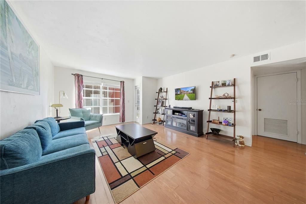 En Venta: $117,500 (1 camas, 1 baños, 642 Pies cuadrados)