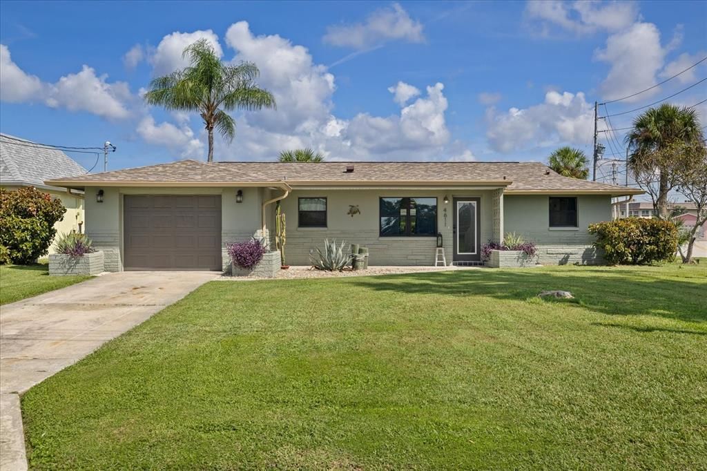 For Sale: $349,999 (2 beds, 2 baths, 1075 Square Feet)