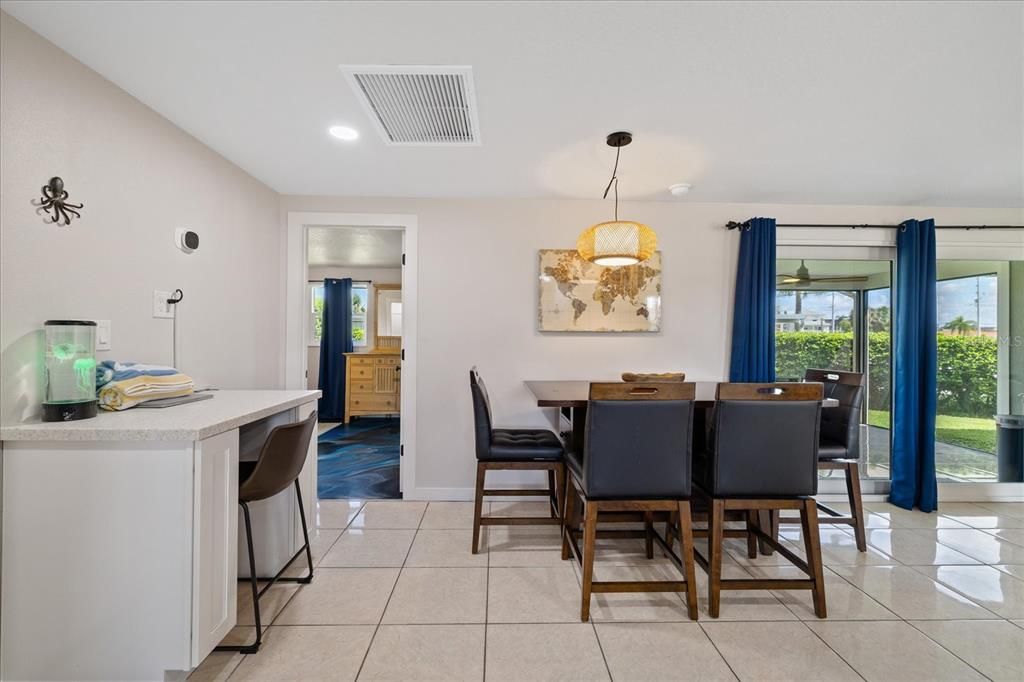 For Sale: $349,999 (2 beds, 2 baths, 1075 Square Feet)