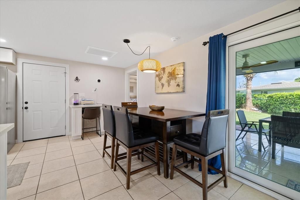 For Sale: $349,999 (2 beds, 2 baths, 1075 Square Feet)