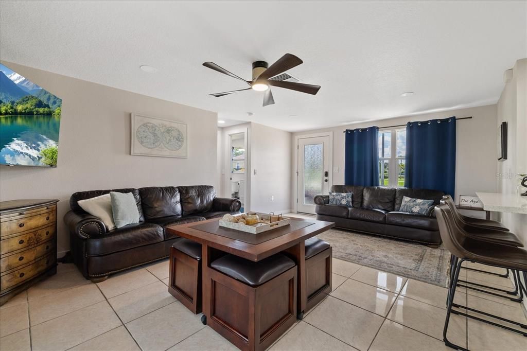 For Sale: $349,999 (2 beds, 2 baths, 1075 Square Feet)
