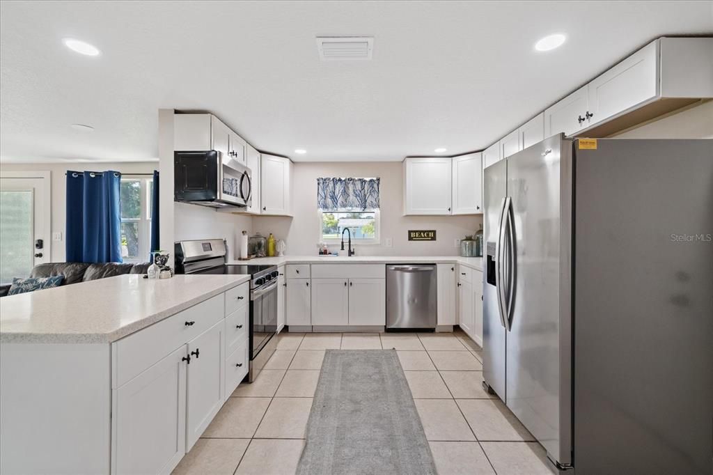 For Sale: $349,999 (2 beds, 2 baths, 1075 Square Feet)