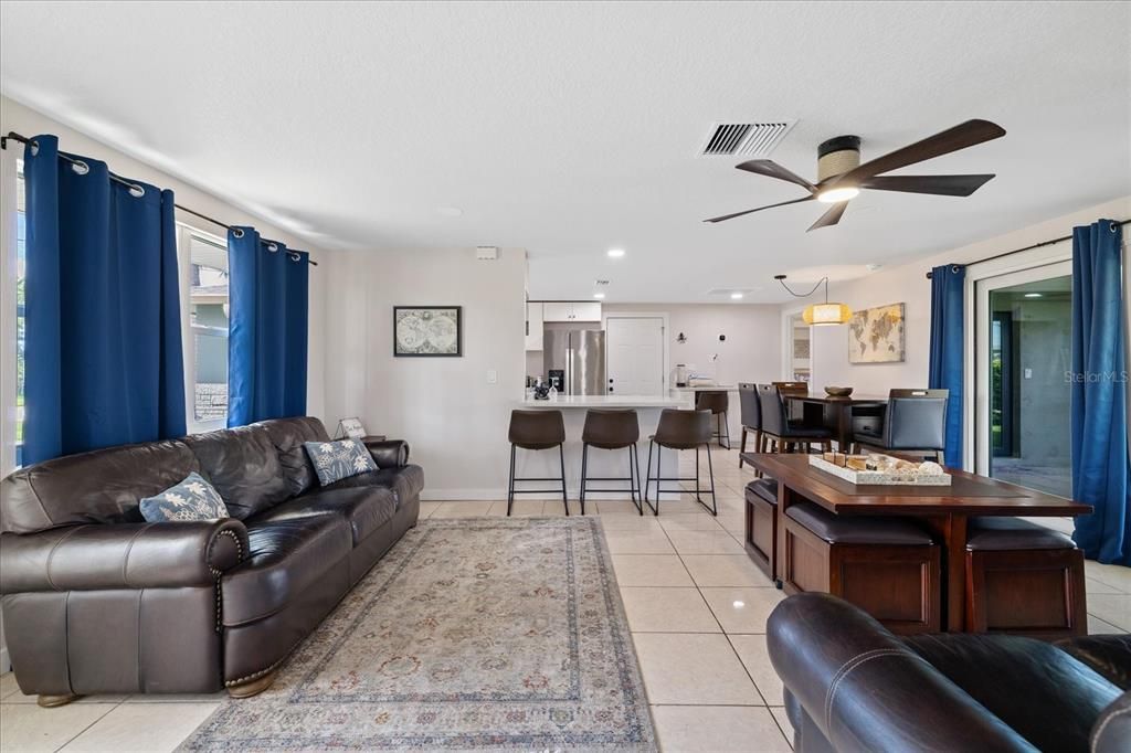 For Sale: $349,999 (2 beds, 2 baths, 1075 Square Feet)