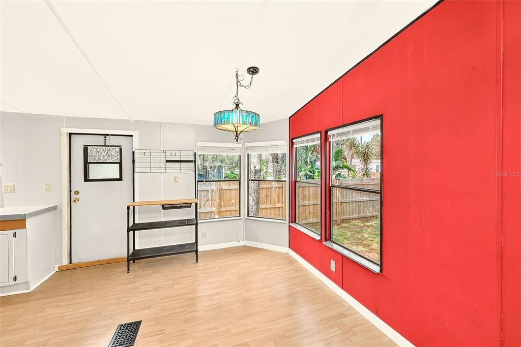 На продажу: $158,000 (2 спален, 1 ванн, 768 Квадратных фут)