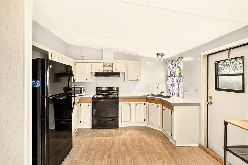 На продажу: $158,000 (2 спален, 1 ванн, 768 Квадратных фут)