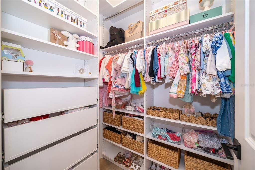 En Venta: $1,299,000 (6 camas, 5 baños, 3739 Pies cuadrados)