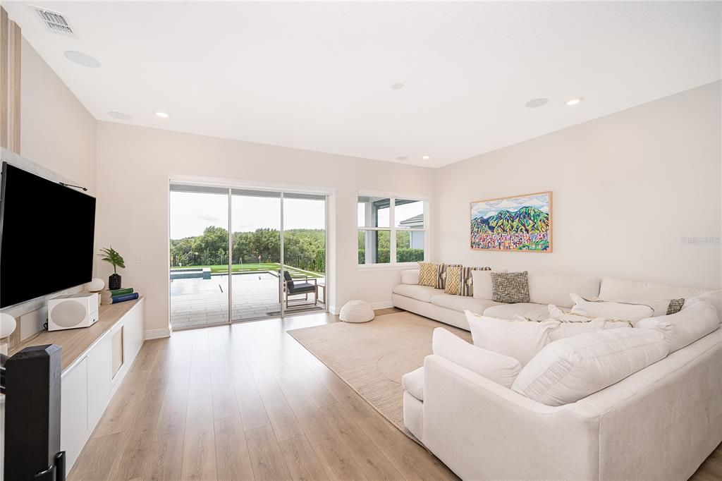 En Venta: $1,299,000 (6 camas, 5 baños, 3739 Pies cuadrados)