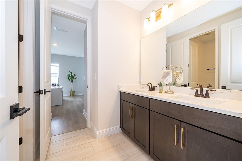 En Venta: $1,299,000 (6 camas, 5 baños, 3739 Pies cuadrados)