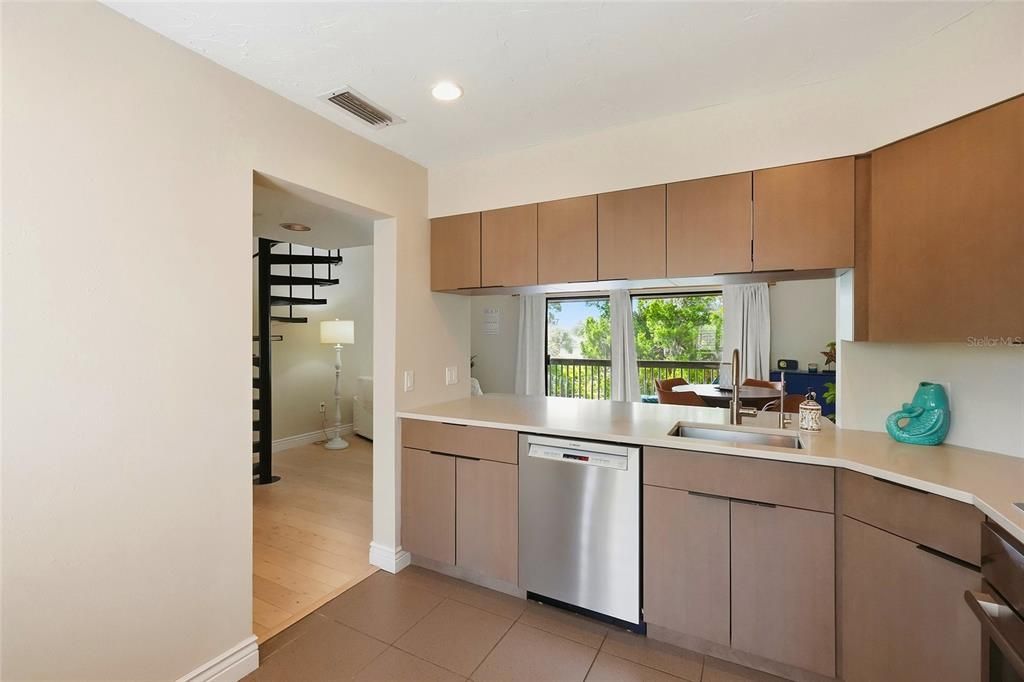 For Sale: $255,000 (2 beds, 2 baths, 1223 Square Feet)
