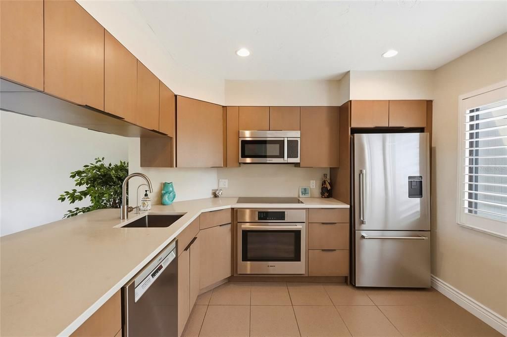 For Sale: $255,000 (2 beds, 2 baths, 1223 Square Feet)