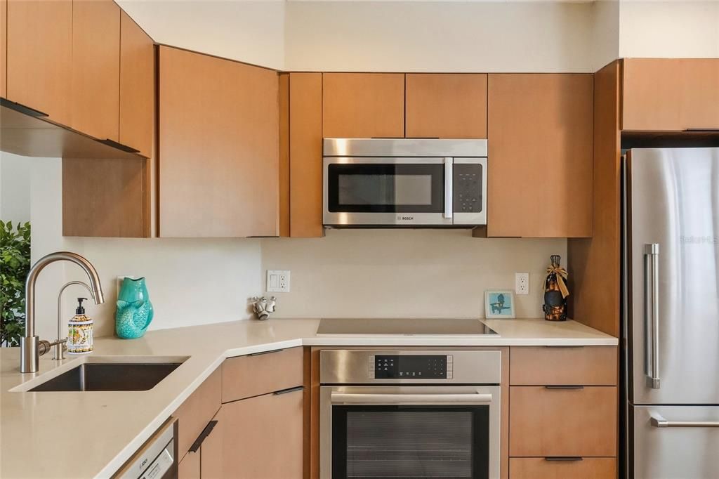 For Sale: $255,000 (2 beds, 2 baths, 1223 Square Feet)
