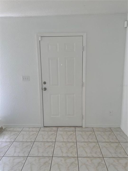 For Rent: $1,600 (3 beds, 2 baths, 1038 Square Feet)