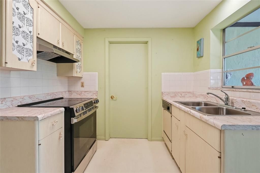 На продажу: $550,000 (2 спален, 1 ванн, 919 Квадратных фут)