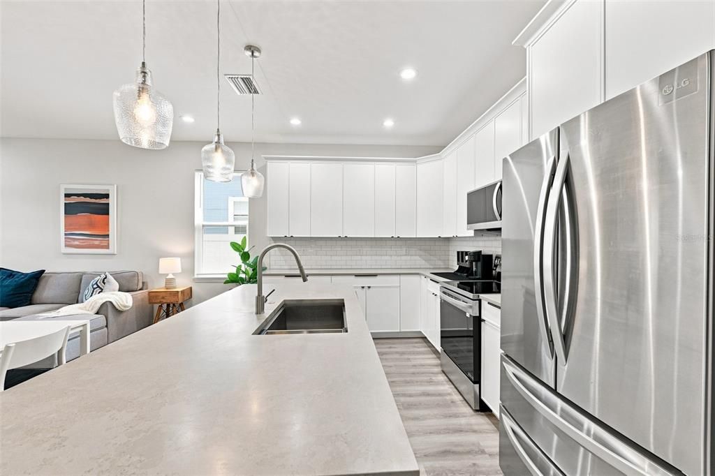 For Rent: $3,695 (3 beds, 2 baths, 1550 Square Feet)