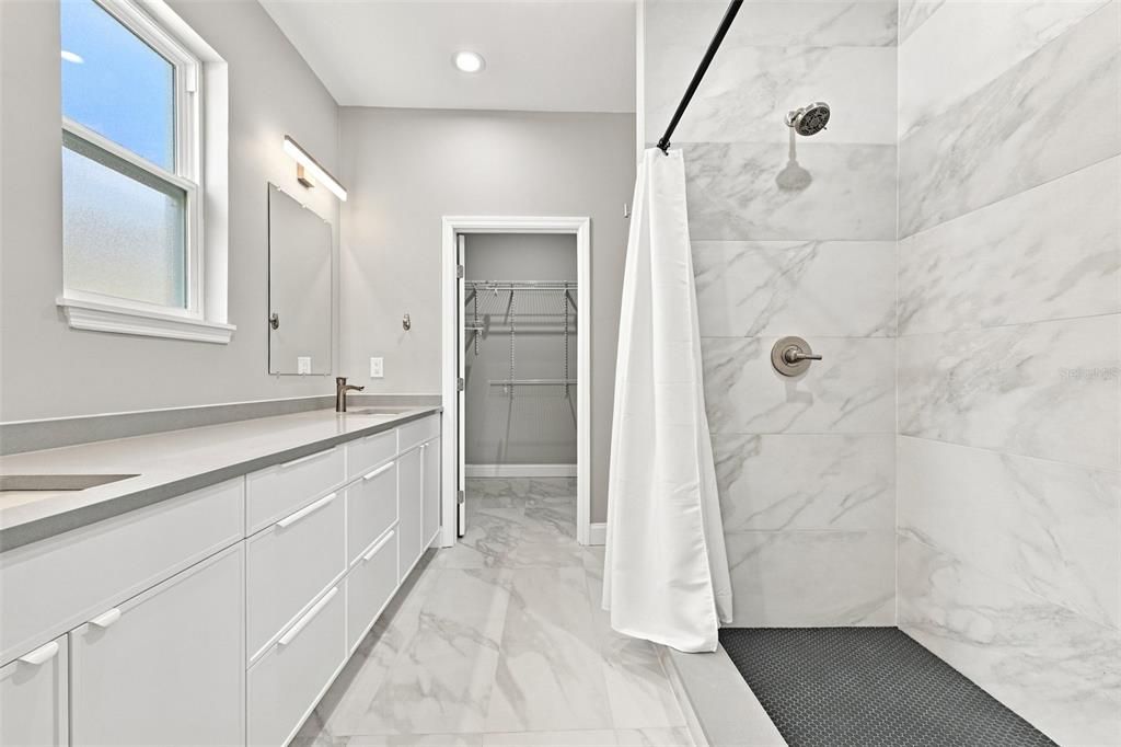 For Rent: $3,695 (3 beds, 2 baths, 1550 Square Feet)