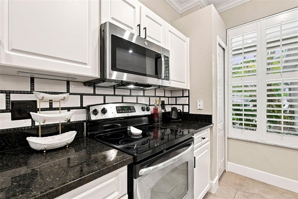 For Sale: $374,900 (4 beds, 2 baths, 1623 Square Feet)