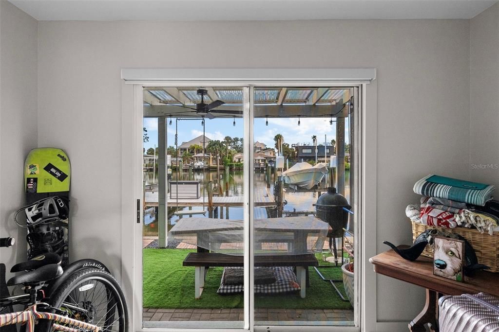 На продажу: $284,900 (2 спален, 1 ванн, 1018 Квадратных фут)