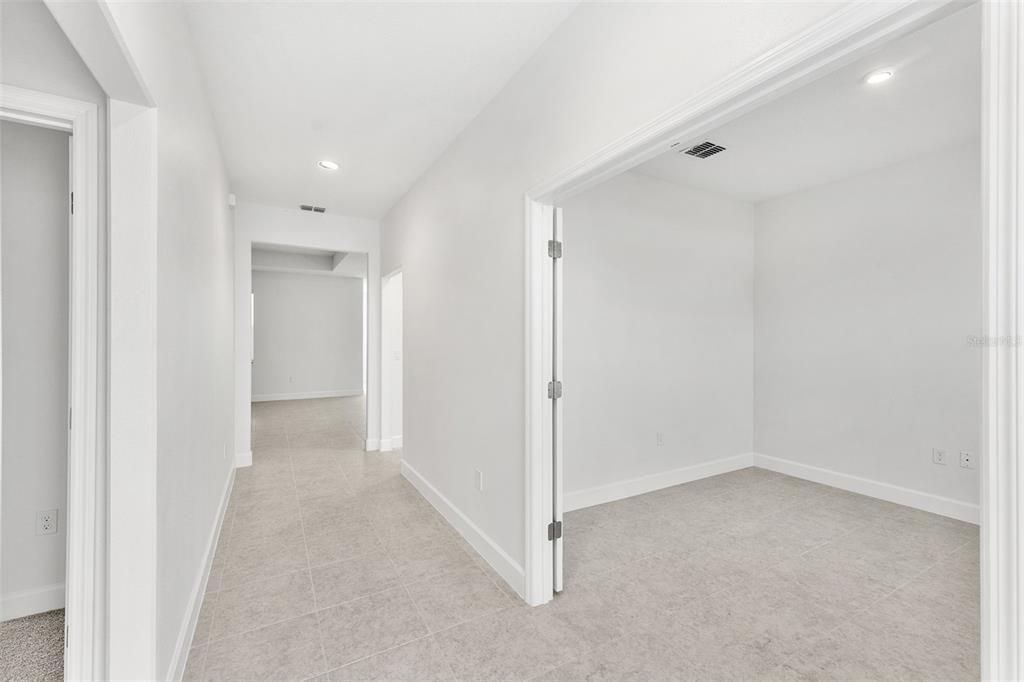 Activo con contrato: $405,500 (3 camas, 2 baños, 2148 Pies cuadrados)