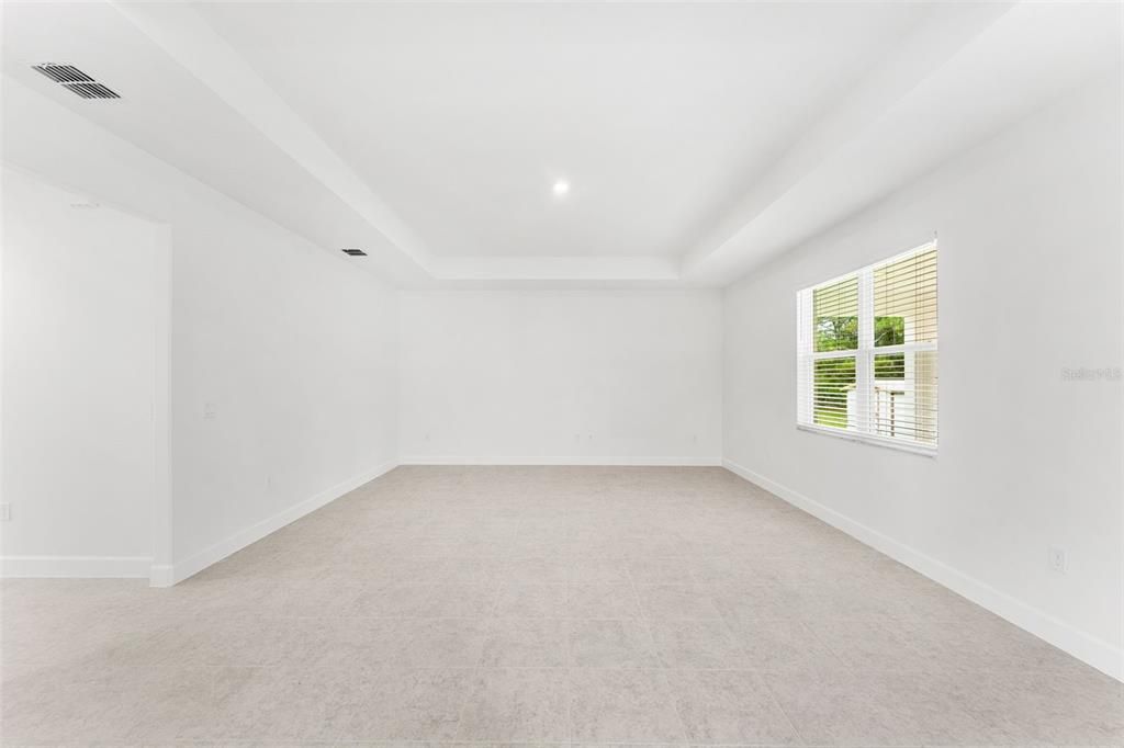 Activo con contrato: $405,500 (3 camas, 2 baños, 2148 Pies cuadrados)