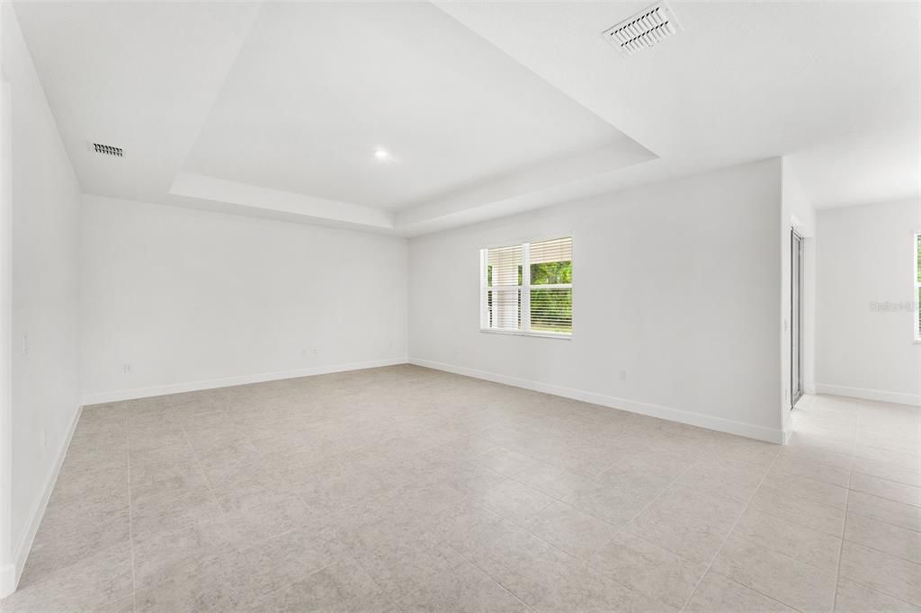 Activo con contrato: $405,500 (3 camas, 2 baños, 2148 Pies cuadrados)