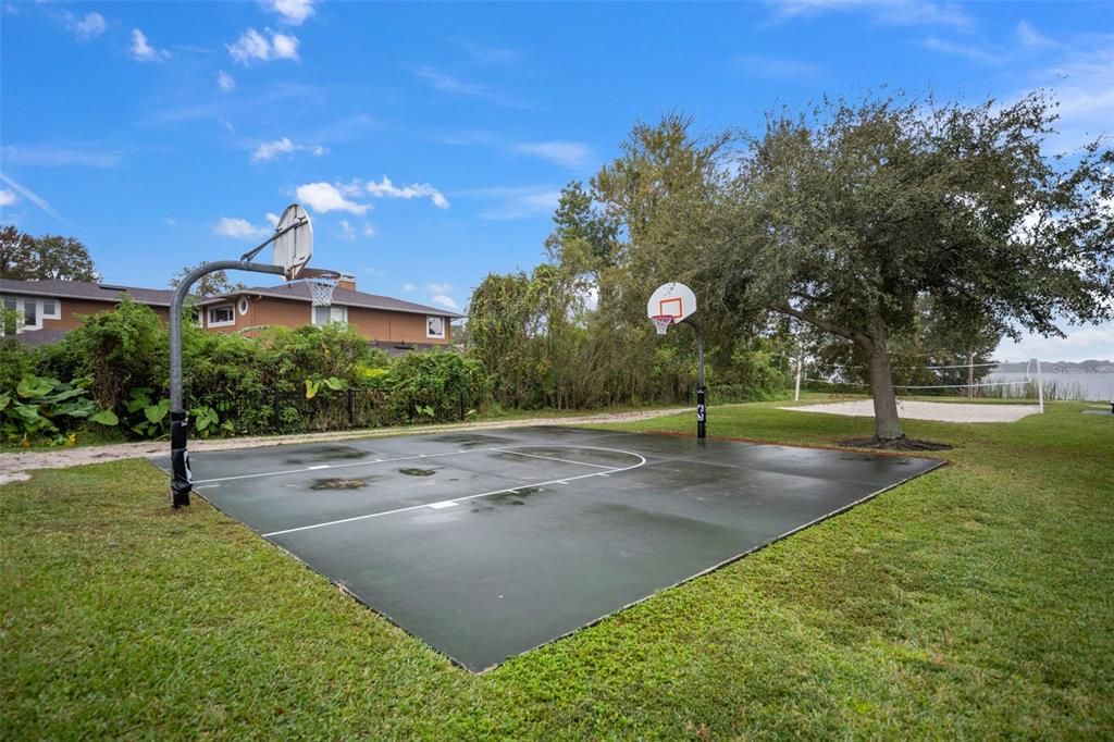 En Venta: $675,000 (4 camas, 2 baños, 3147 Pies cuadrados)